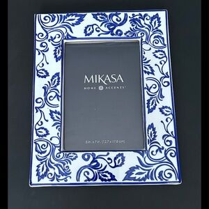 Stunning Mikasa Paisley Ceramic 5" x 7" Frame